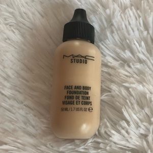 Mac Face and Body Foundation N1